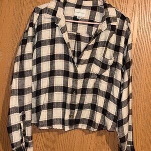 American Eagle Black and White Plaid Button-Up Med-Short Shirt